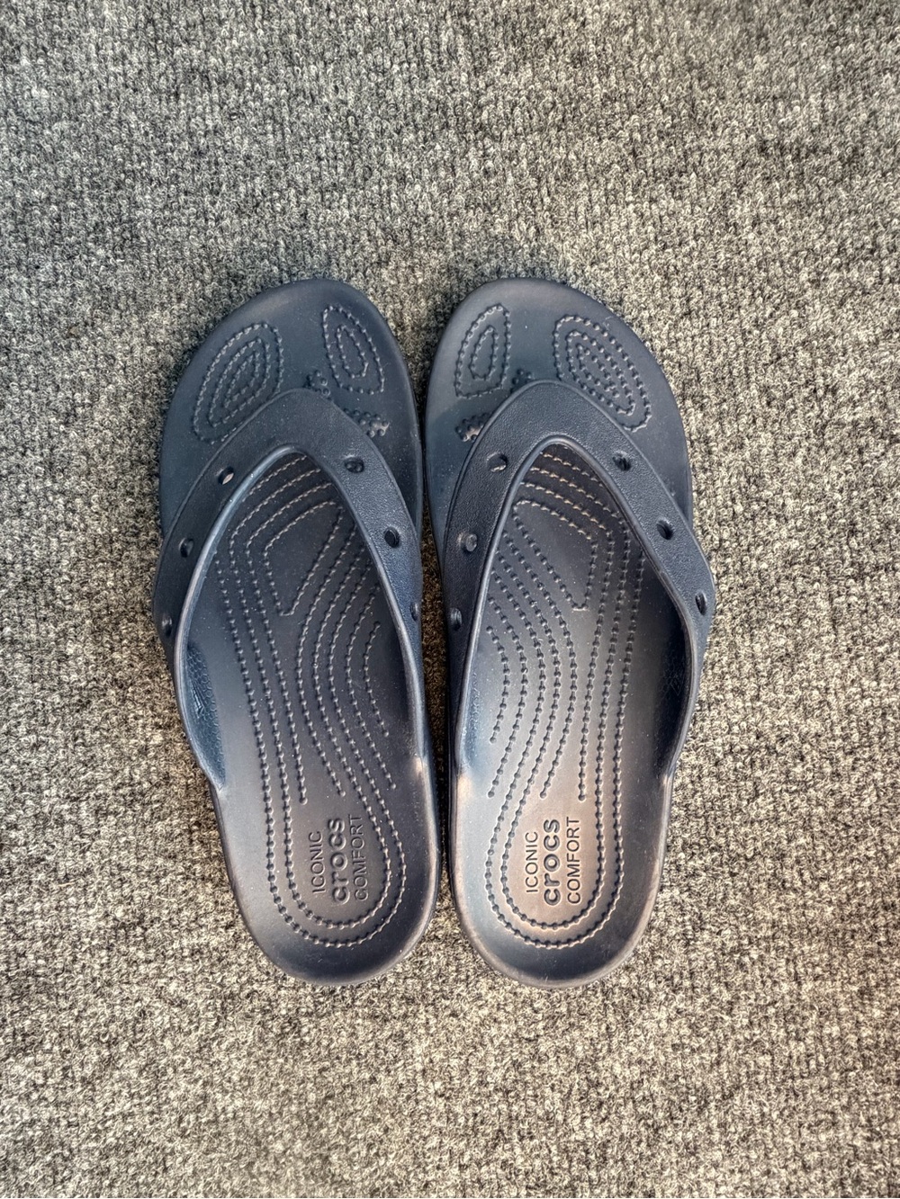 Crocs flip flops navy women’s size 7 mens size 5